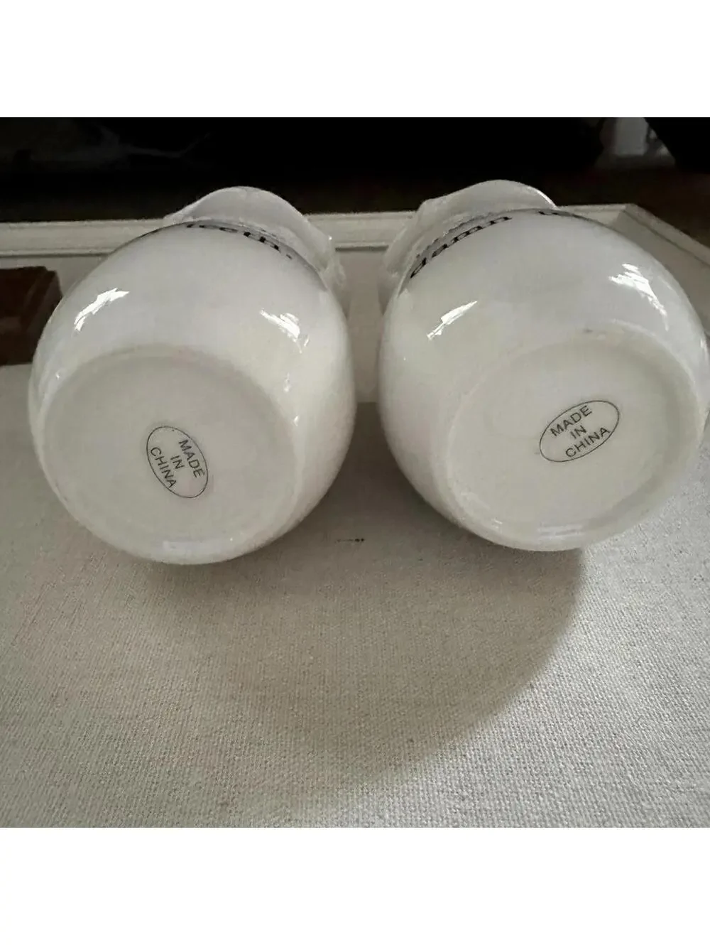 Cream ceramic toothbrush holder with text -  rim detailed edges - set of…